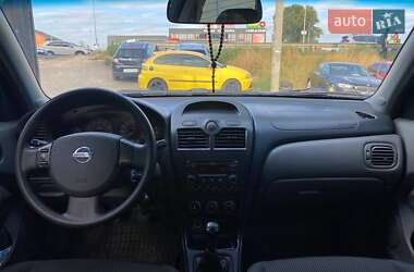 Седан Nissan Almera 2010 в 