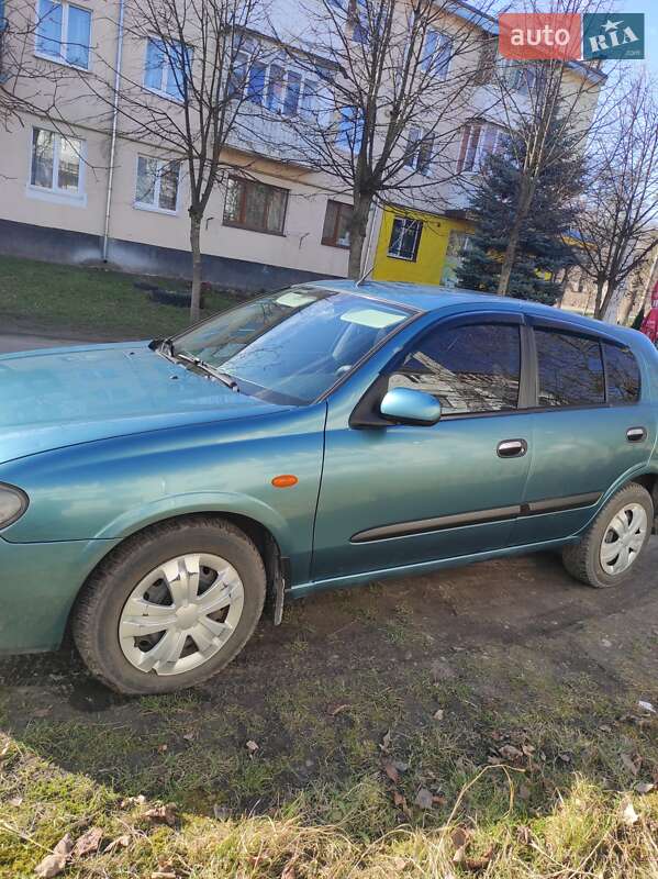 Хэтчбек Nissan Almera 2003 в Бродах