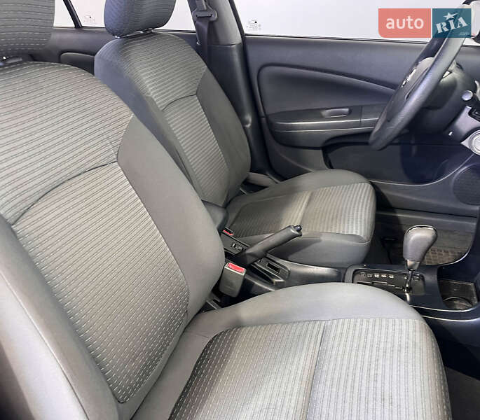 Седан Nissan Almera 2006 в Львове фото 10 Седан Nissan Almera 2006 в Львове