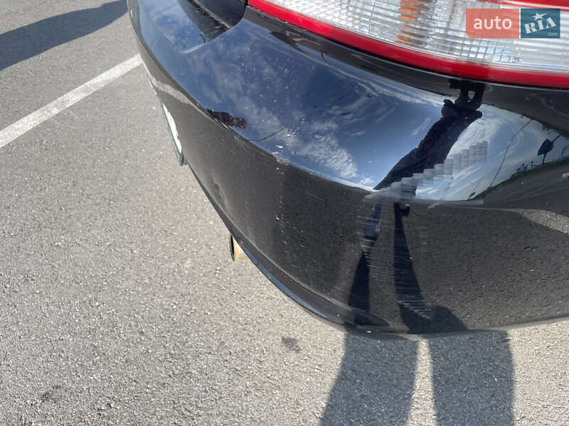 Седан Nissan Almera 2012 в Львові