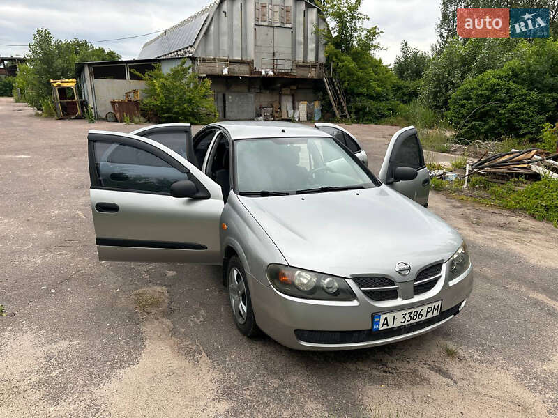 Седан Nissan Almera 2003 в Киеве