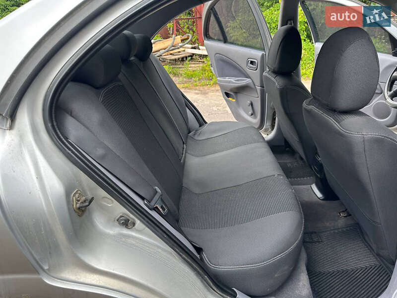 Седан Nissan Almera 2003 в Киеве