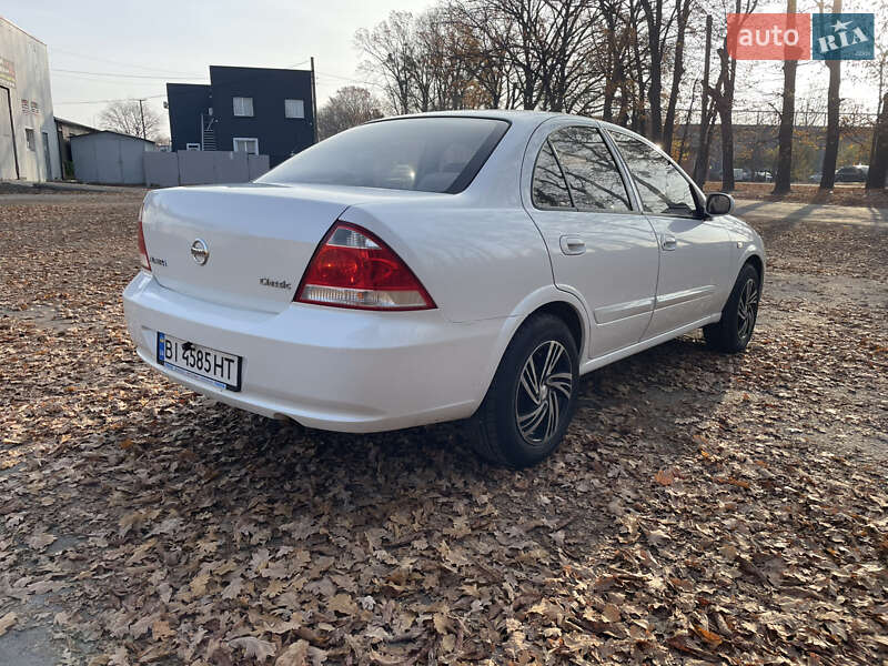 Седан Nissan Almera 2011 в Полтаве