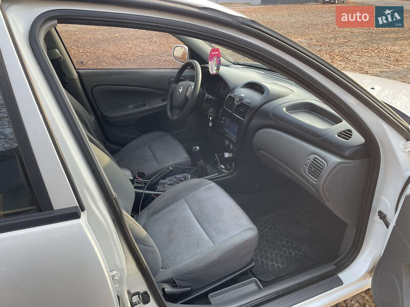 Седан Nissan Almera 2011 в Полтаве