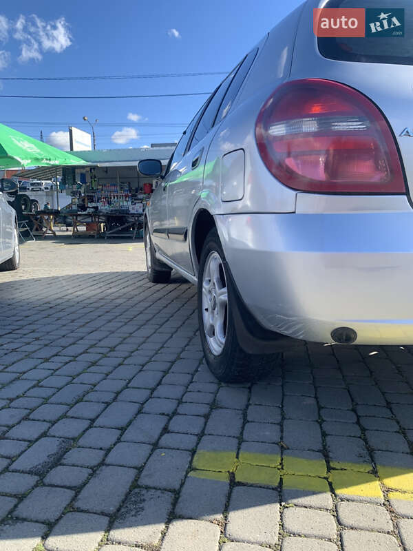 Хетчбек Nissan Almera 2003 в Чернівцях