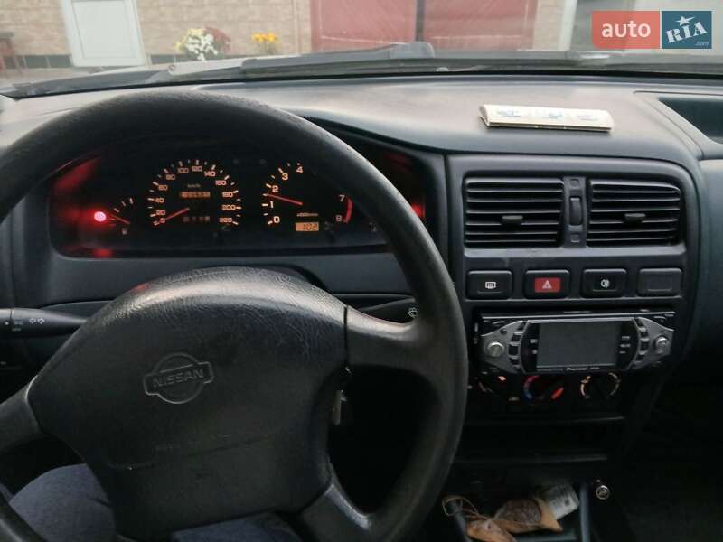 Седан Nissan Almera 1998 в Буске