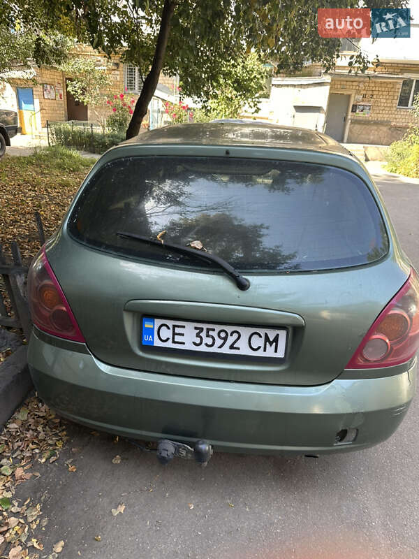 Хетчбек Nissan Almera 2004 в Чернівцях