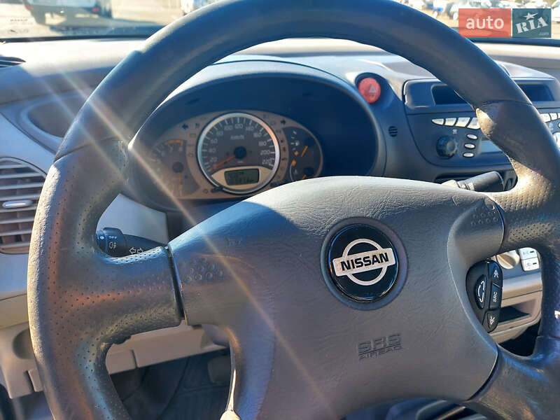 Хэтчбек Nissan Almera 2000 в Киеве