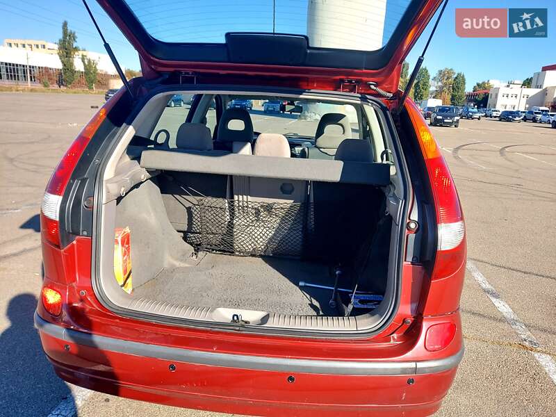 Хэтчбек Nissan Almera 2000 в Киеве