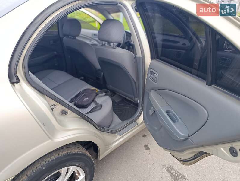 Седан Nissan Almera 2007 в Дніпрі