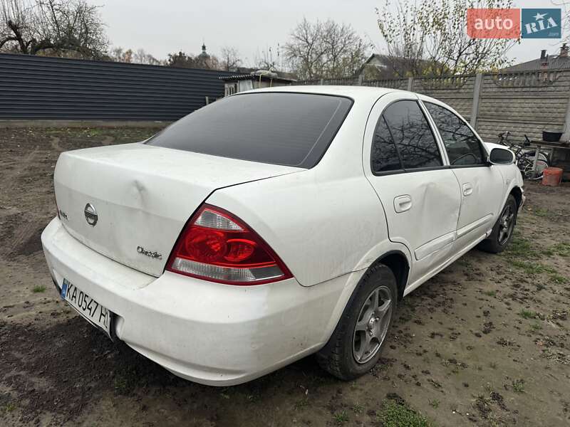 Седан Nissan Almera 2012 в Белогородке