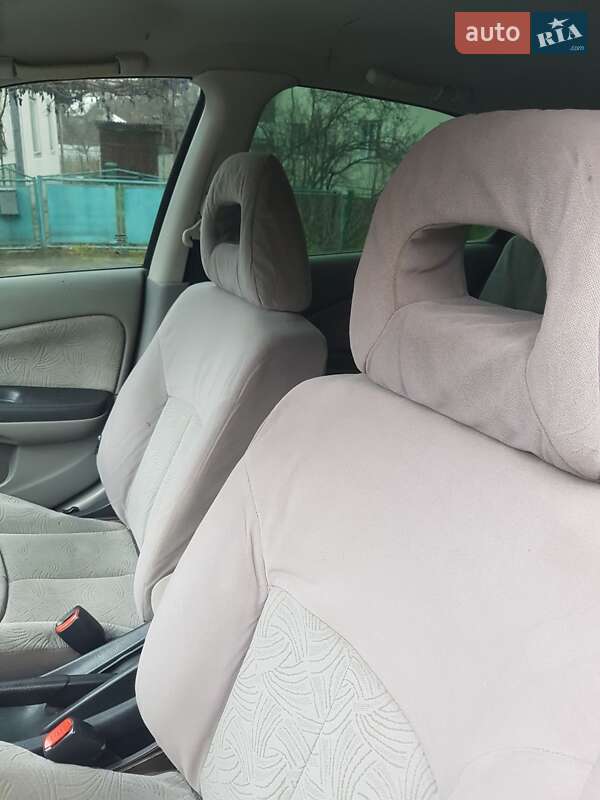 Хэтчбек Nissan Almera 2000 в Надворной