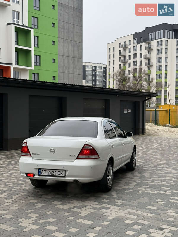 Седан Nissan Almera 2012 в Ивано-Франковске