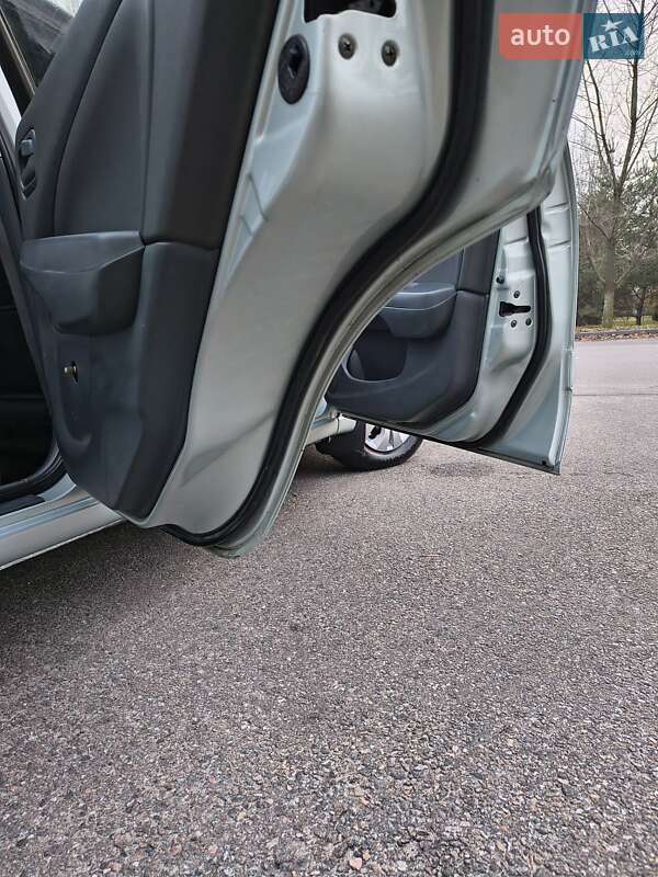 Седан Nissan Almera 2007 в Горишних Плавнях