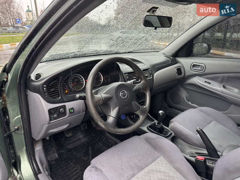 Седан Nissan Almera 2004 в Києві