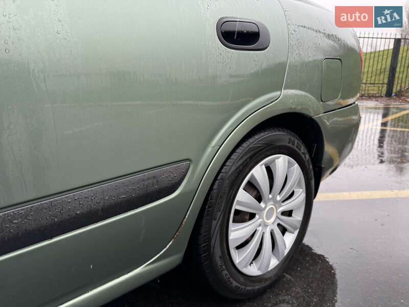 Седан Nissan Almera 2004 в Києві