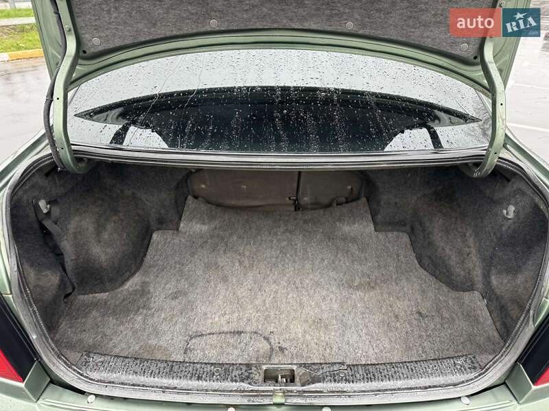 Седан Nissan Almera 2004 в Києві