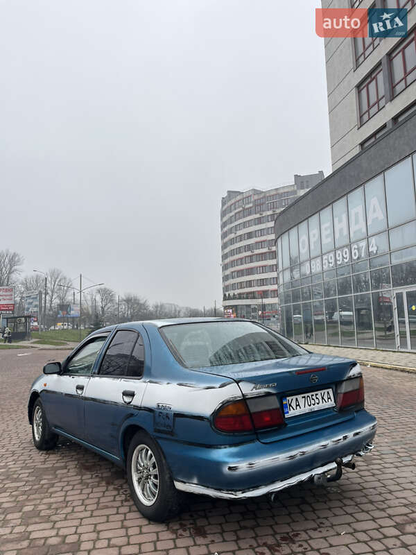 Седан Nissan Almera 1996 в Ивано-Франковске