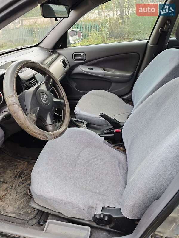Седан Nissan Almera 2003 в Ананьеве