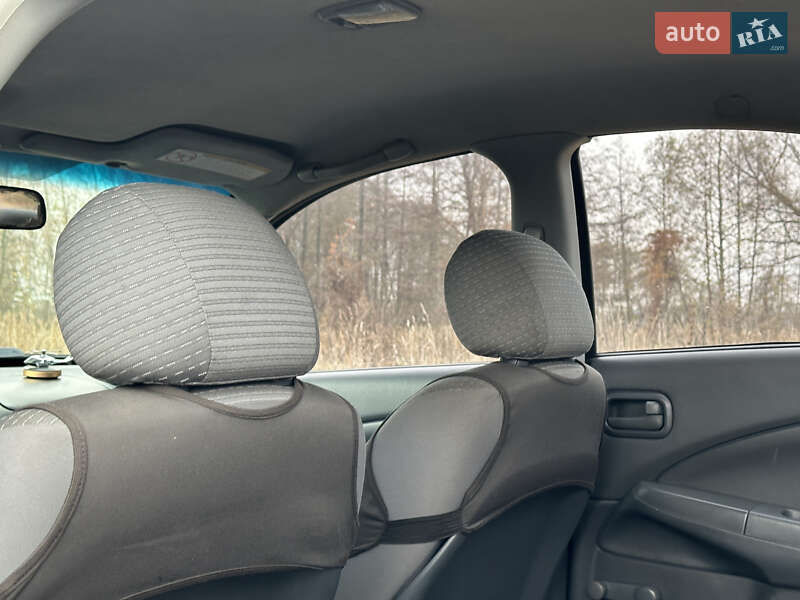 Седан Nissan Almera 2006 в Мене