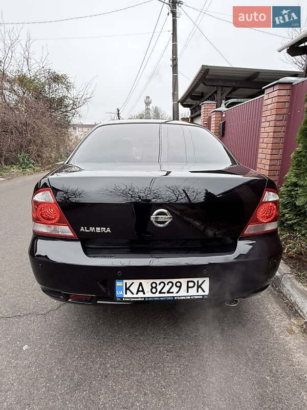 Седан Nissan Almera 2010 в Киеве