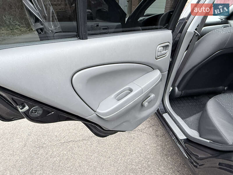 Седан Nissan Almera 2010 в Киеве