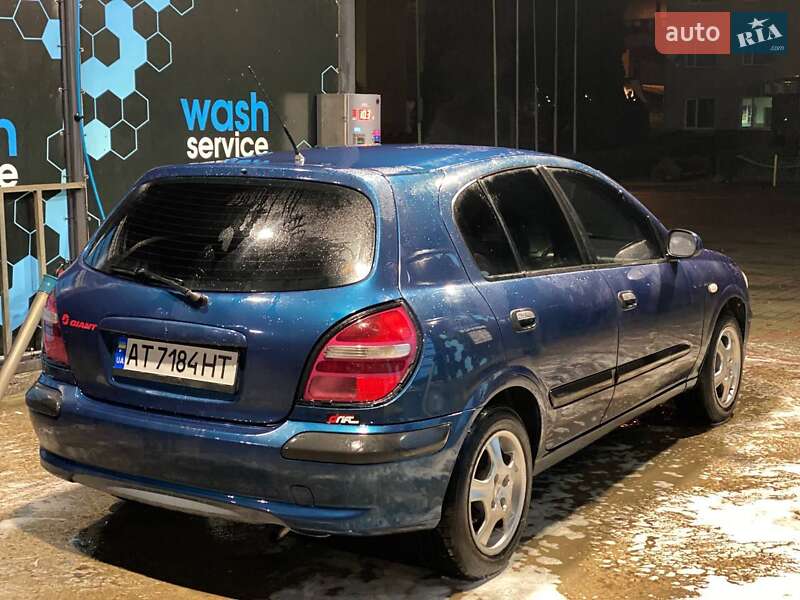 Хэтчбек Nissan Almera 2000 в Надворной