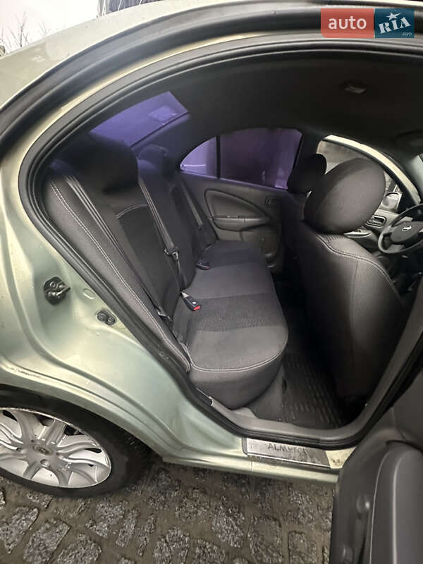 Седан Nissan Almera 2011 в Киеве