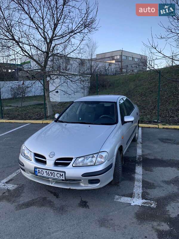 Nissan Almera 2001