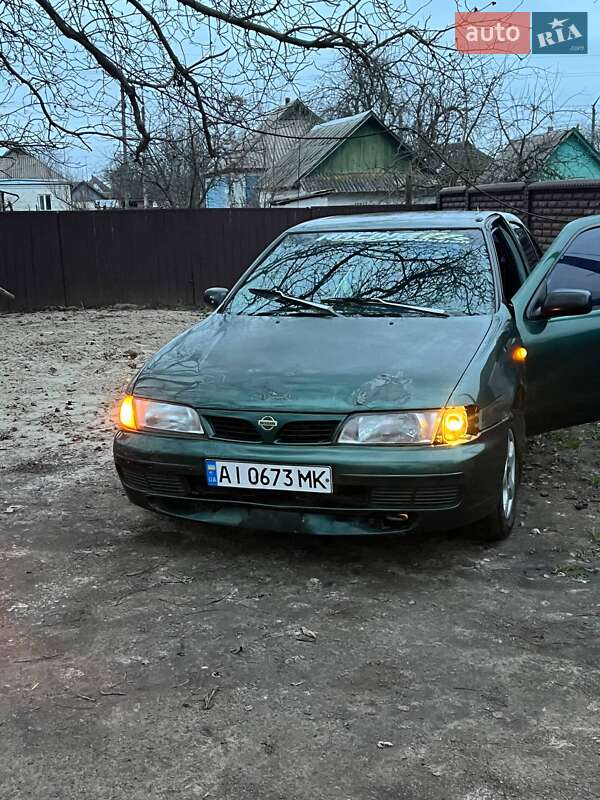 Седан Nissan Almera 1996 в Березані