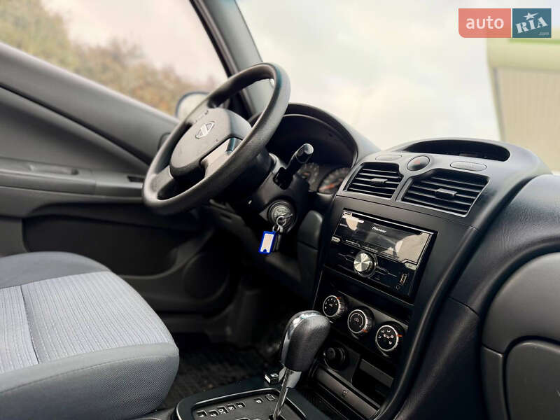 Седан Nissan Almera 2012 в Дрогобыче