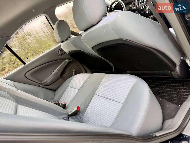 Седан Nissan Almera 2012 в Дрогобыче