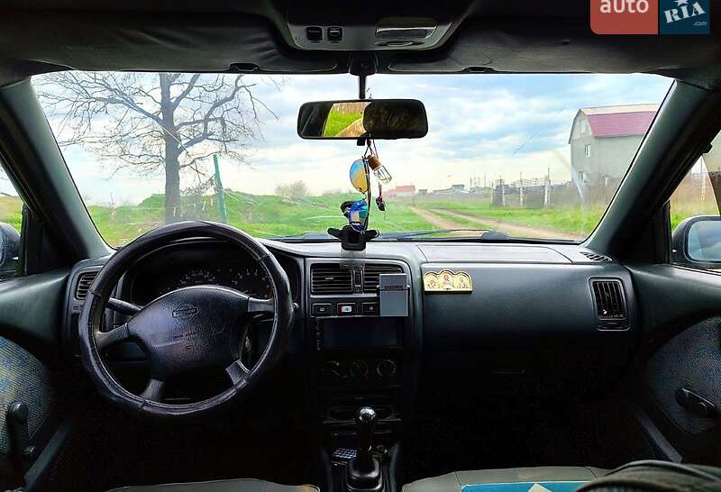 Nissan Almera 1996