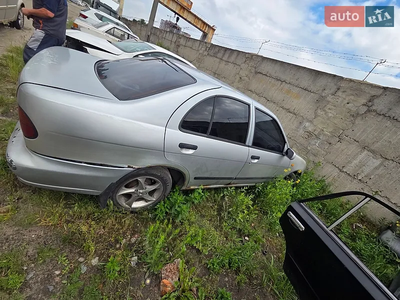 Nissan Almera 1996