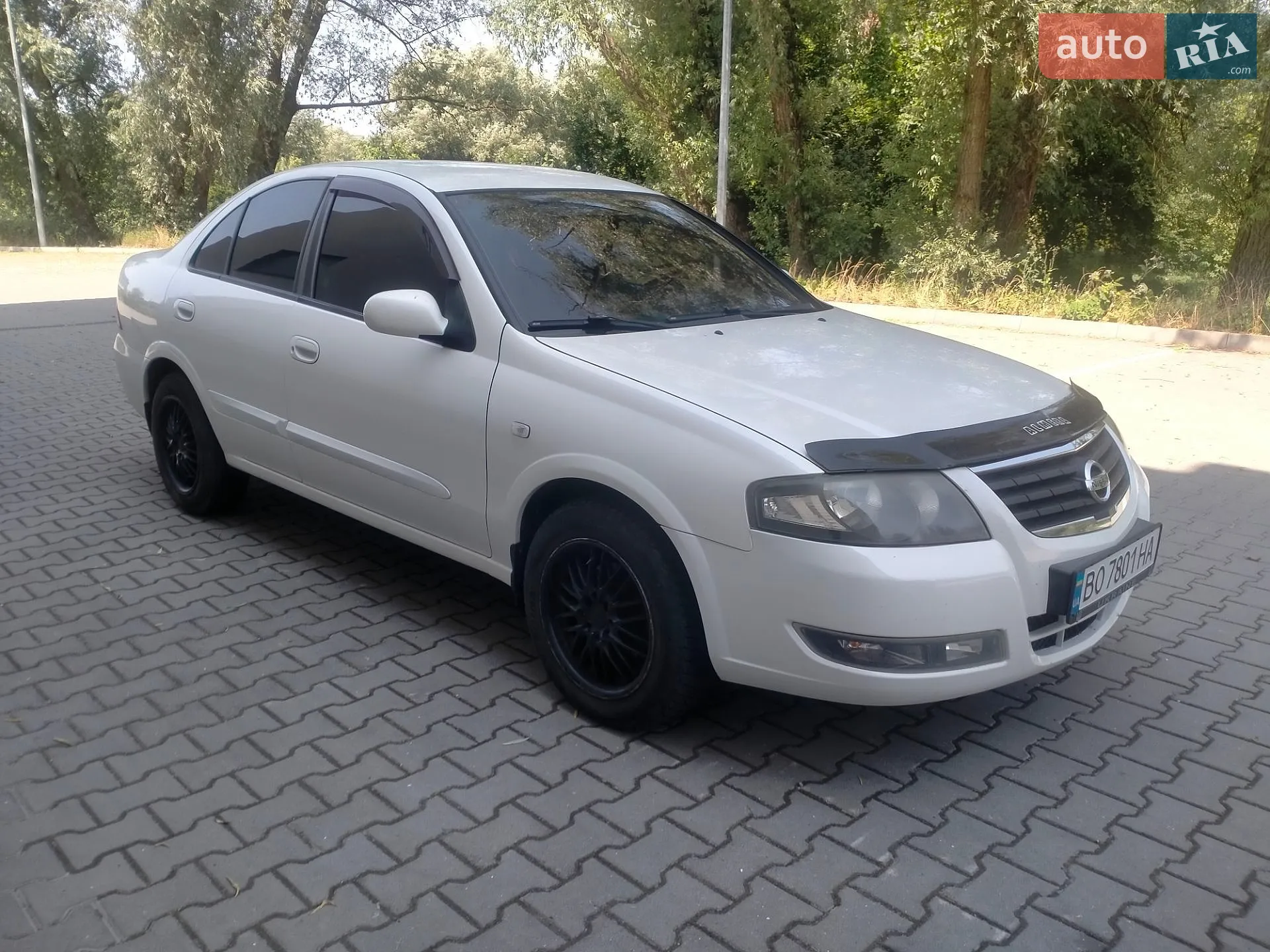 2012 Nissan Almera - фото 1
