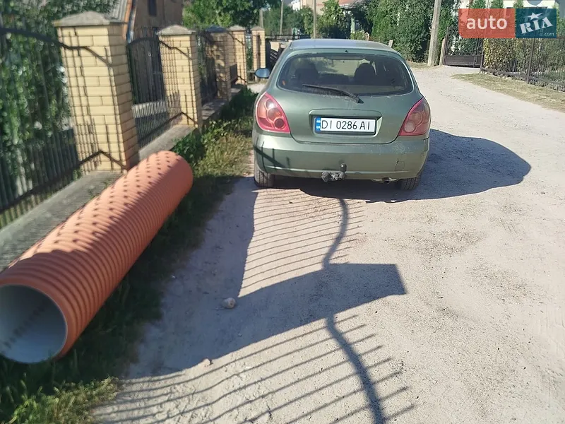 Nissan Almera 2004