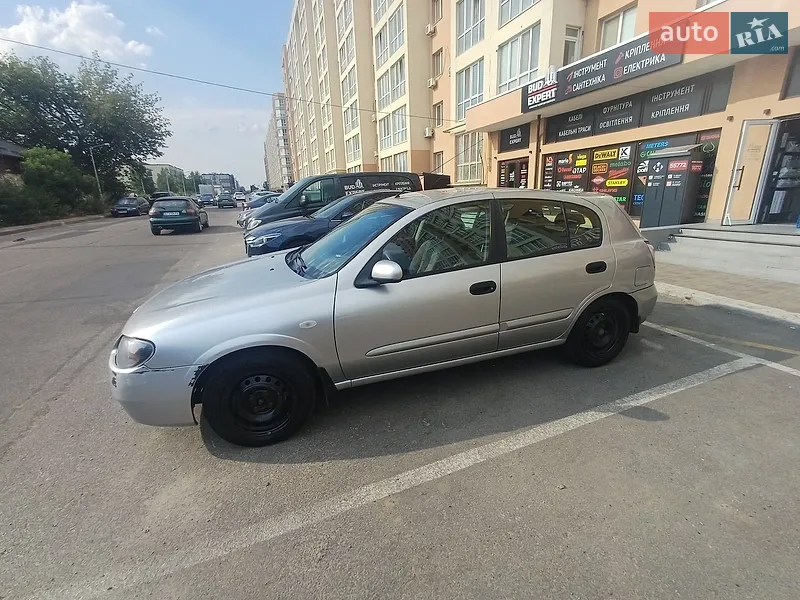 Nissan Almera