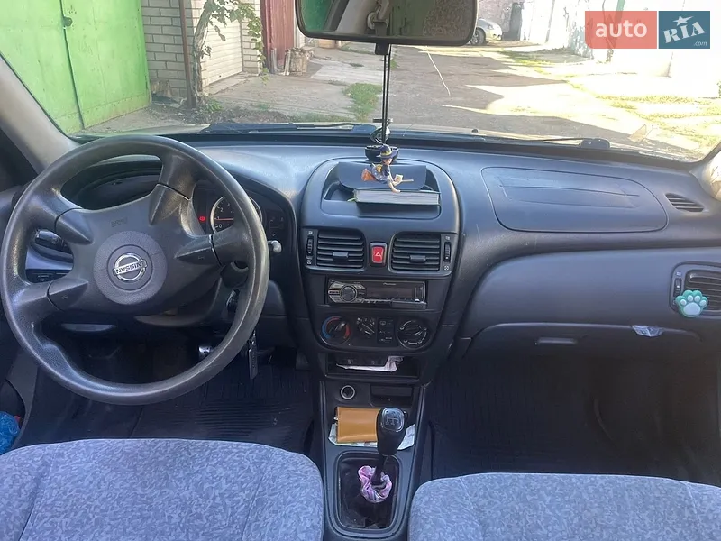 Nissan Almera