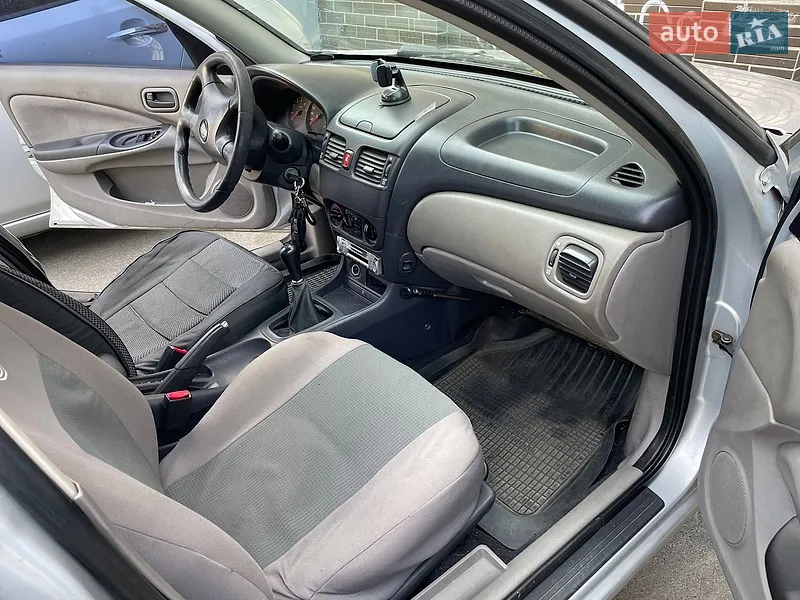 Nissan Almera