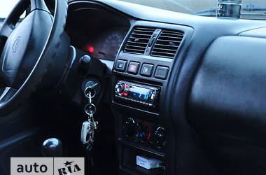 Хэтчбек Nissan Almera 1996 в 