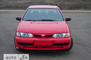 Хэтчбек Nissan Almera 1996 в 