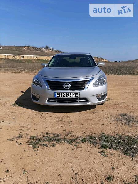 Седан Nissan Altima 2015 в 