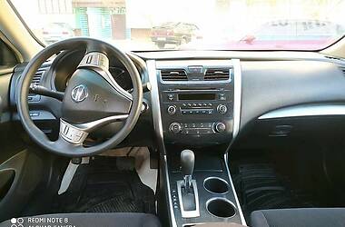 Седан Nissan Altima 2013 в 