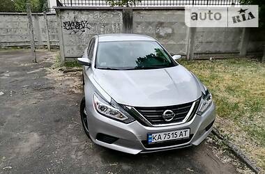 Седан Nissan Altima 2016 в Киеве