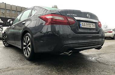 Седан Nissan Altima 2018 в Киеве