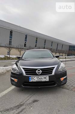 Седан Nissan Altima 2015 в Львове