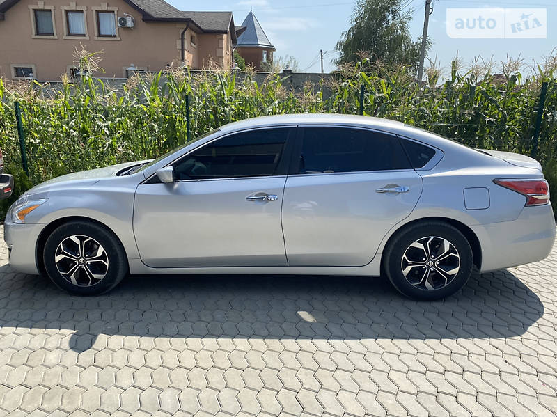 Седан Nissan Altima 2015 в Ивано-Франковске