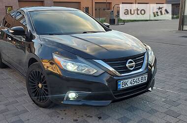 Седан Nissan Altima 2016 в Ровно