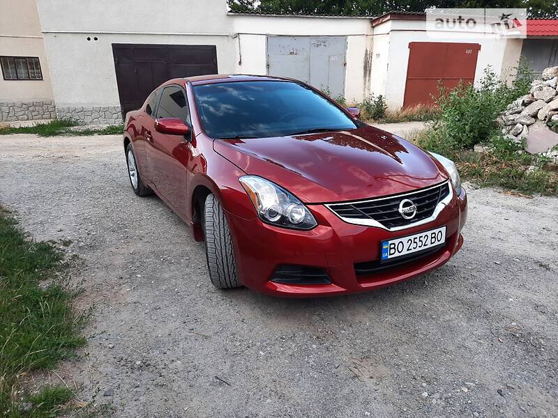 Купе Nissan Altima 2013 в Чорткові