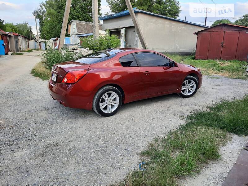 Купе Nissan Altima 2013 в Чорткові